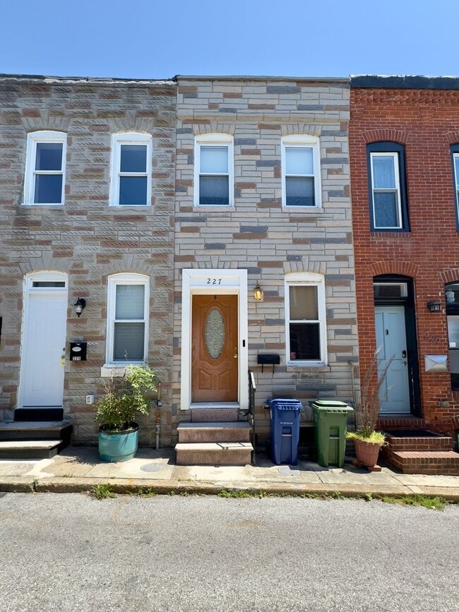 Building Photo - Two-Bedroom Townhome next to Patterson Park!