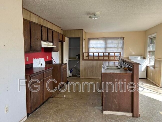 16 Tuckaway Ln