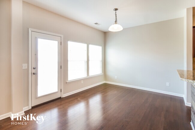 Photo - 208 Longford Dr