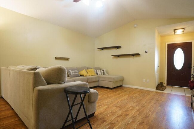 Photo - 8294 Pamplona St