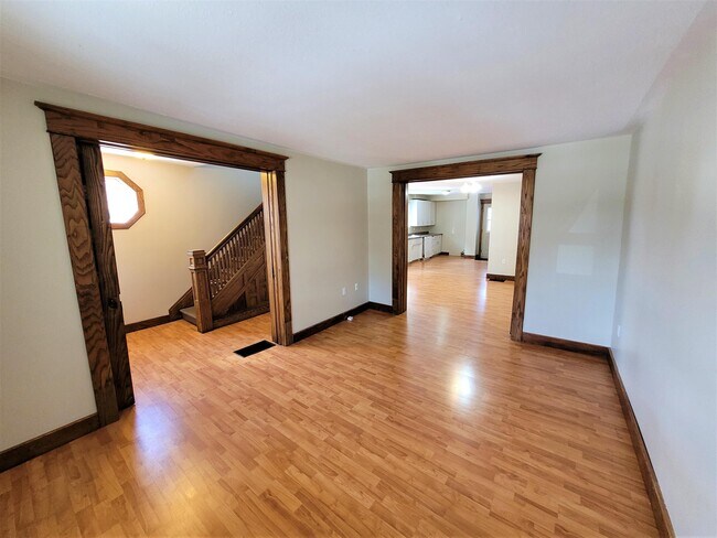 Photo - 206 Main St E Unit 1