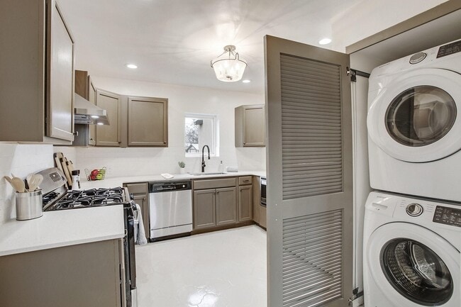 Photo - 512 Sandia St