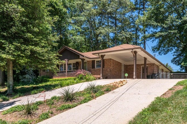 Photo - 3926 Pineview Dr SE