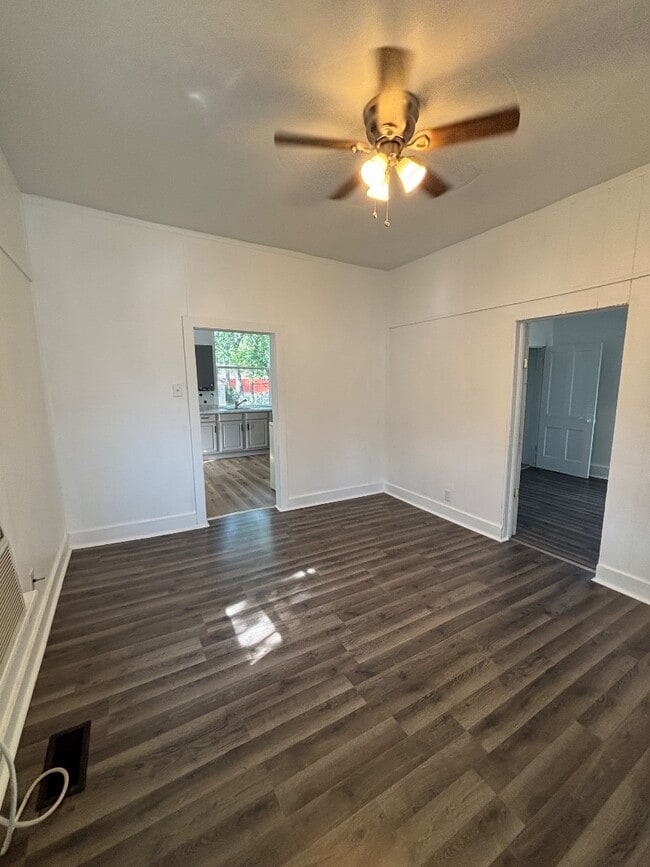 Photo - 514 W 4th St