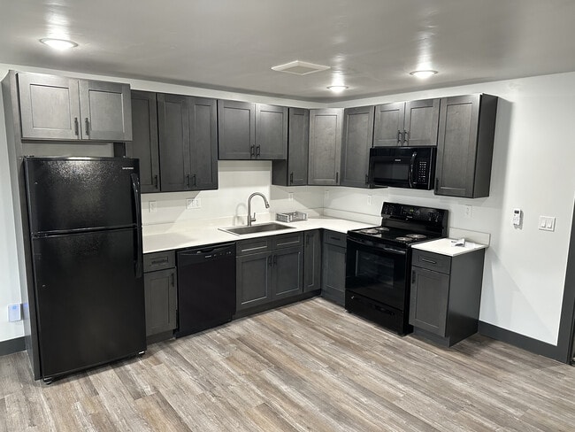 Wellington Manor - Wellington Manor Apartments