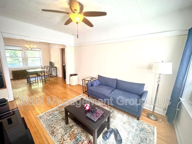 Photo - 1063 W Dakin St Unidad 1