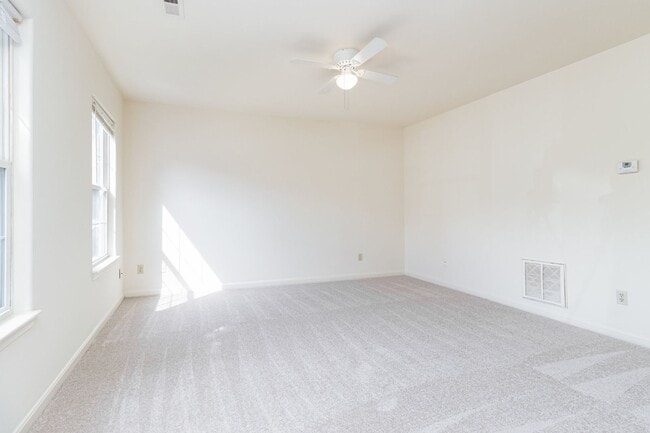 Photo - 3 Bedroom Townhome in Lee's Hill!