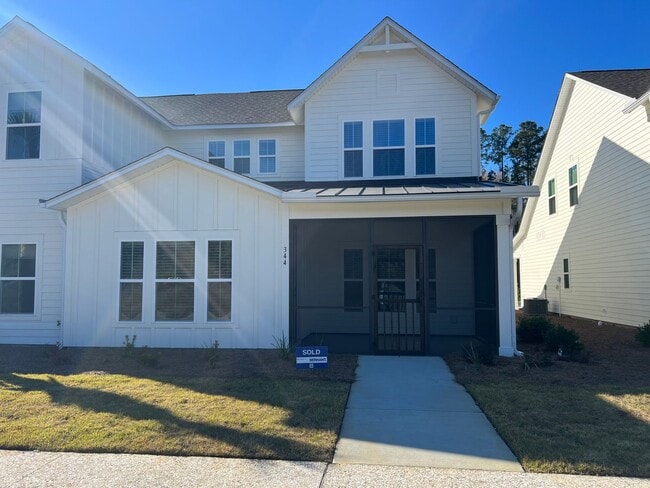 Building Photo - 3 Bedroom Townhouse in Washington Square!-...