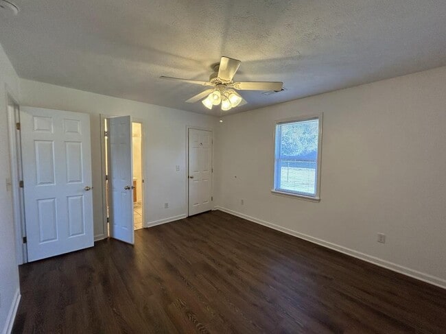 Photo - 200 Henry St