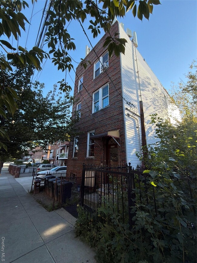 Building Photo - 3728 Paulding Ave Unit 3FR