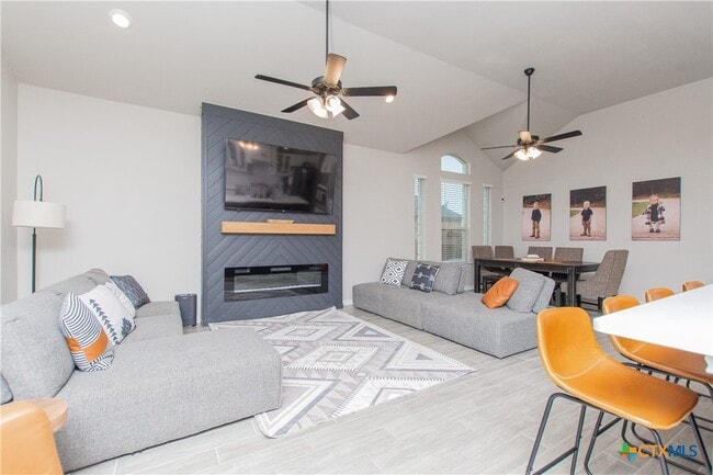 Photo - 1756 Meadow Crest