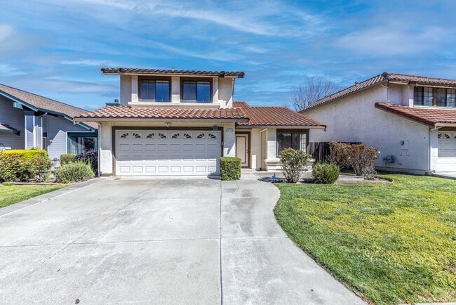 Photo - 4 bed/3 bath Single Family Home w/ large backyard!