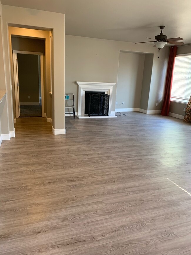 Photo - 2080 Henderson Way