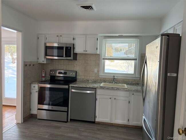 Photo - 7 Highview Dr