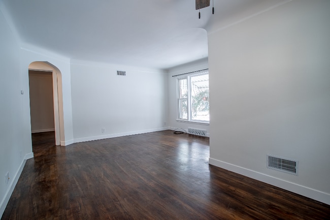 Photo - 4814 Erskine St