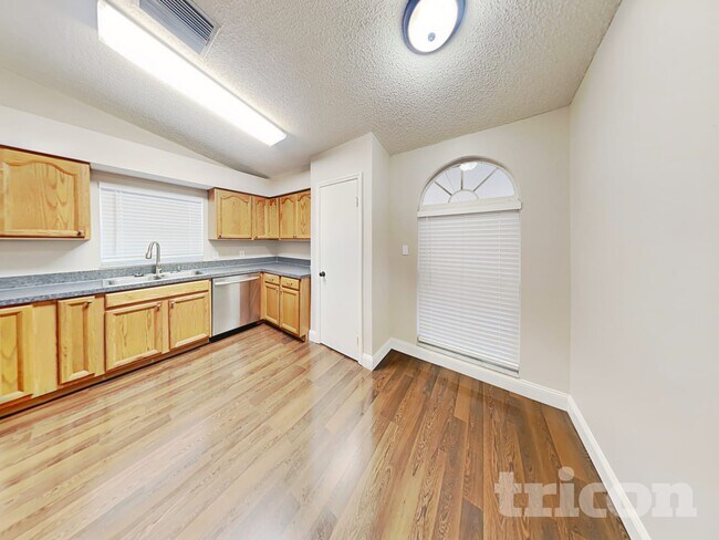 Photo - 1115 Hardwood Dr