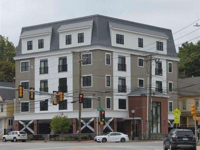 Building Photo - 2 Silver St Unit 6