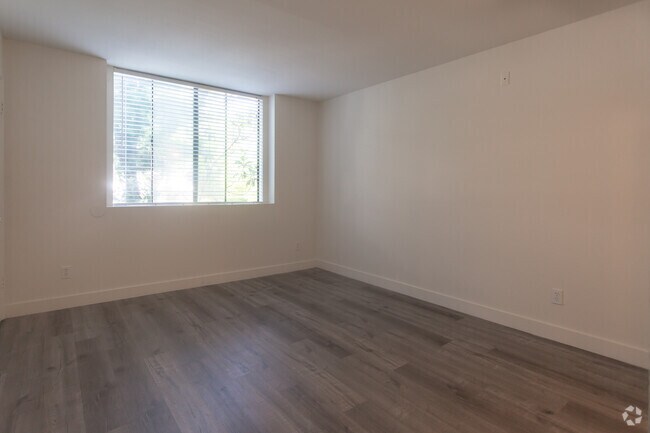 2BR,2BA-1,000SF- Bedroom