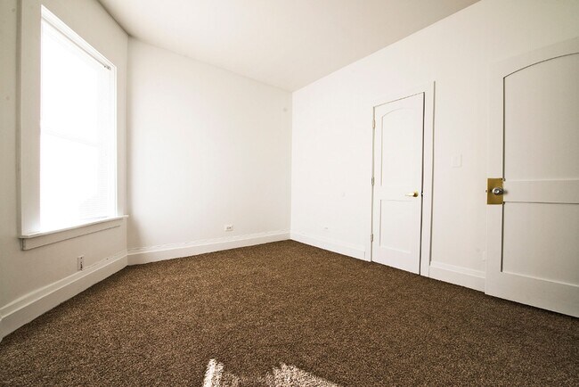 Photo - 6033-35 S Vernon Chicago, IL 60637