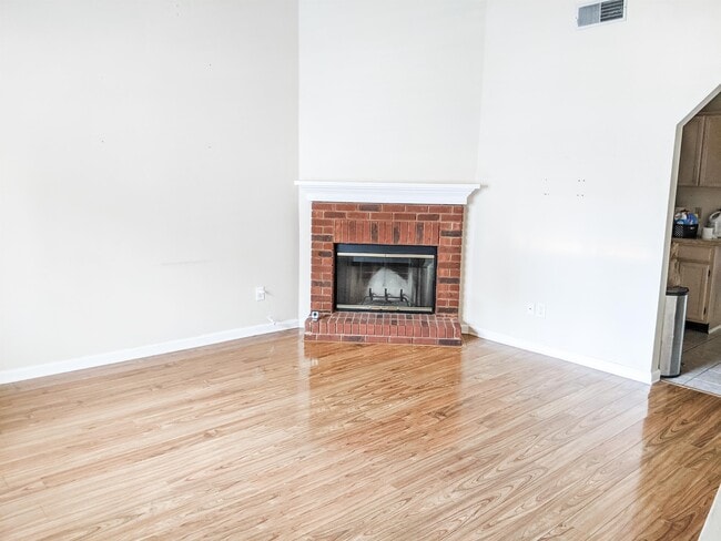 Photo - 104 S Whetherbine Way