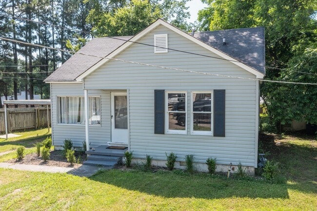 Building Photo - Freshly Updated House (Updated Pictures Coming Soon)