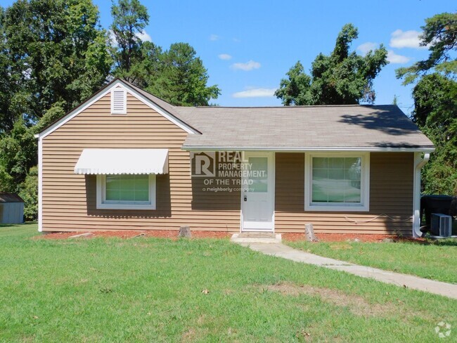 Building Photo - Adorable 2bd/1ba in Greensboro! Rental