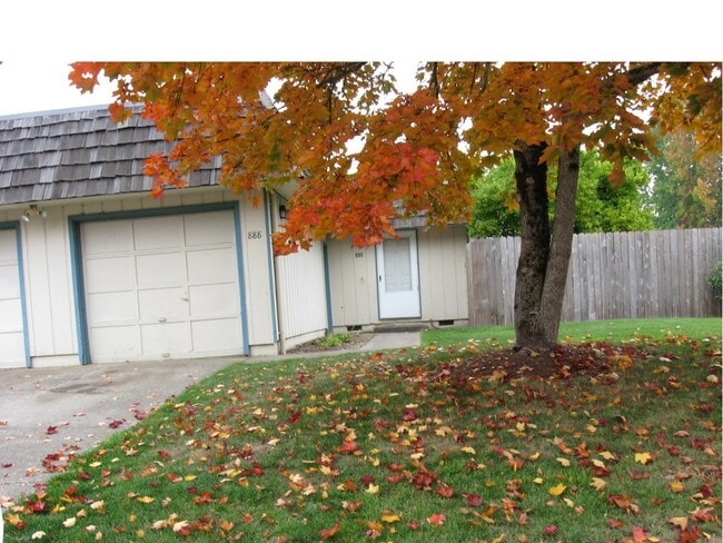 Building Photo - Refurbished Rental