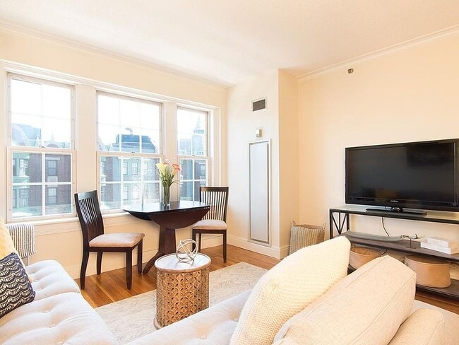 534 Beacon St Unit 803