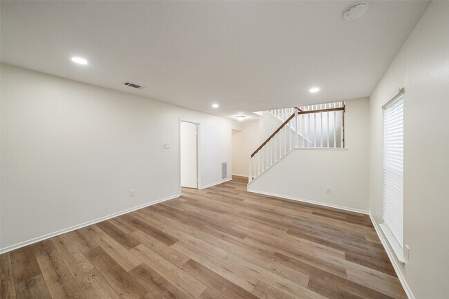 Photo - 3018 Sycamore Springs Dr