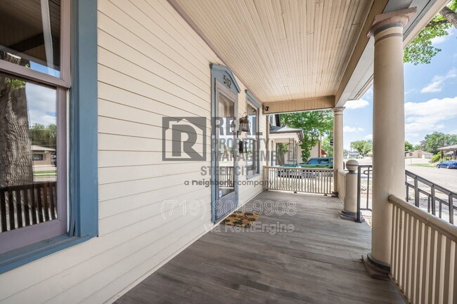 Photo - 512 W 10th St