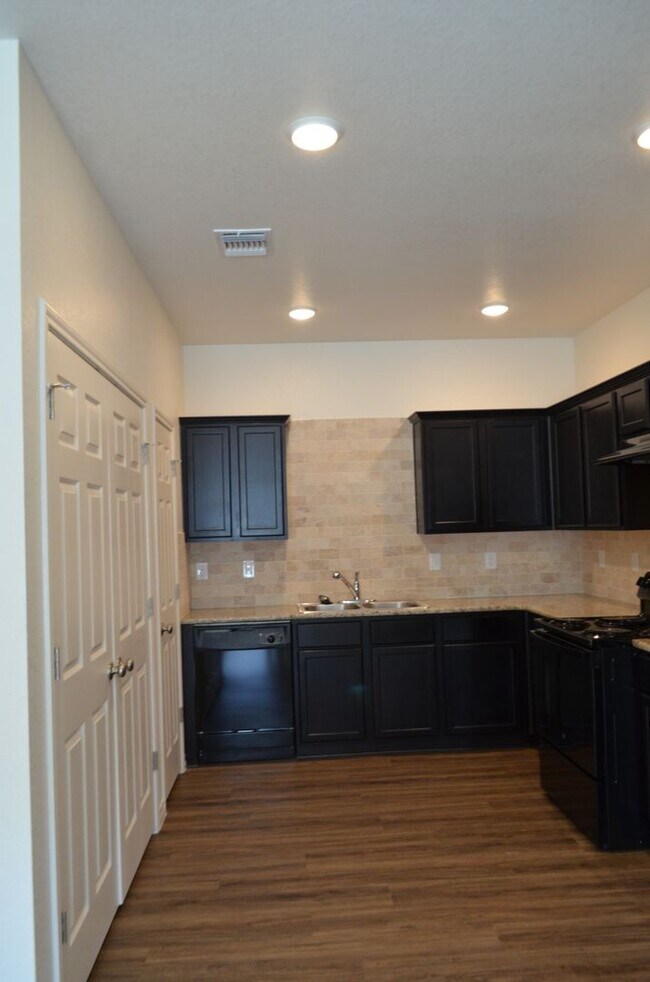 Photo - 916 Industrial Ave Unidad 916 #B Industrial Ave