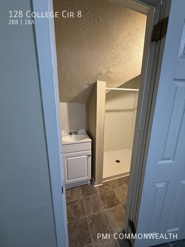 Photo - 128 College Cir