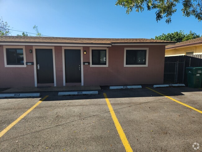 Building Photo - 955 NW 9th Ave Rental