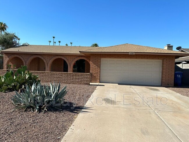 Photo - 1221 E Watson Dr