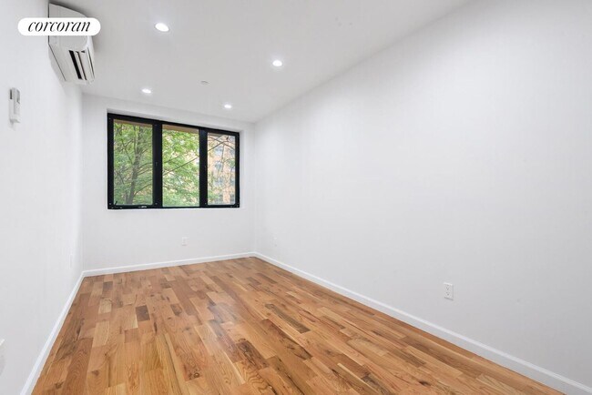 Photo - 830 Herkimer St