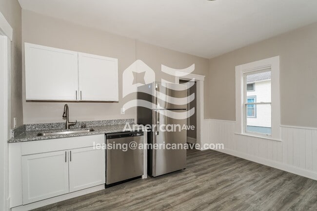 Photo - 207 W 29th St