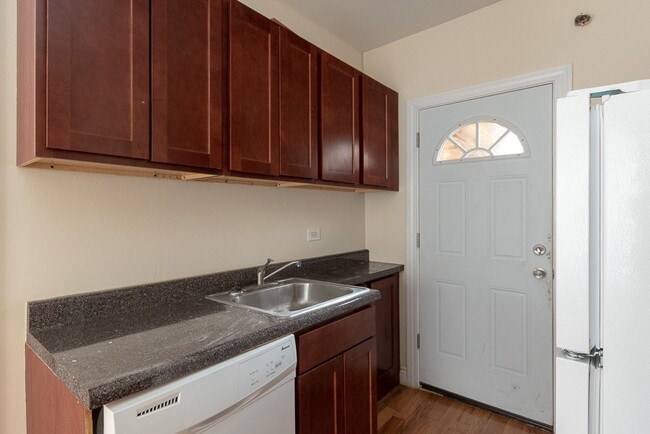 Photo - 617 W Cornelia Ave Unit J02P