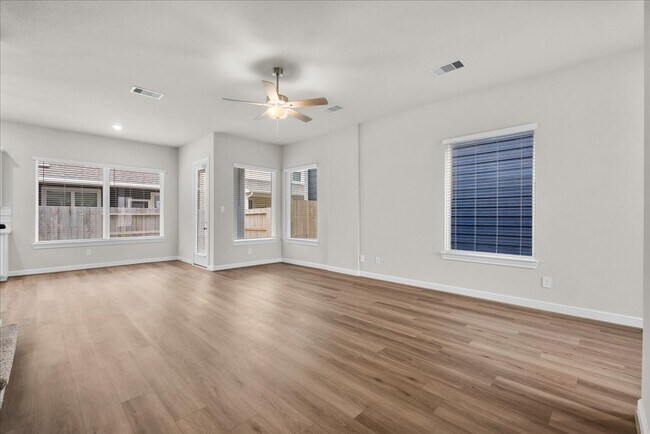 Photo - 700 Topwater Trl