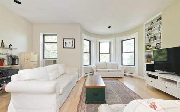 Building Photo - 19 Follen St Unit 4 Rental