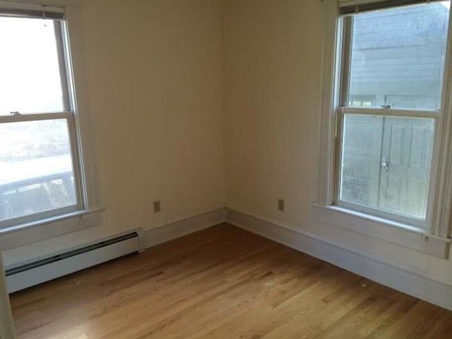 343 College St Unit 1