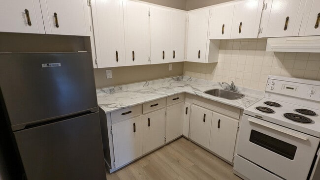 Photo - Cheam View Apartments 1