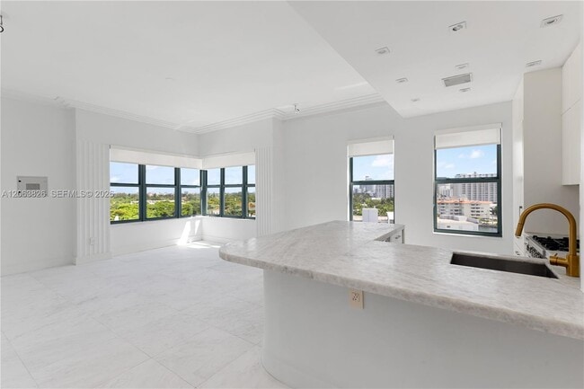 Building Photo - 2421 Lake Pancoast Dr Unit 7A