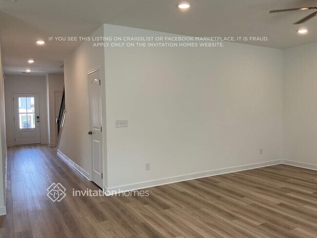Photo - 208 E Millbrook Dr