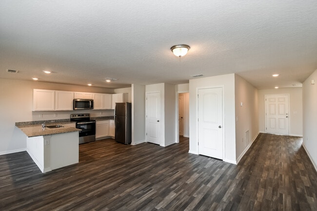 Photo - 147 River Rdg Pl