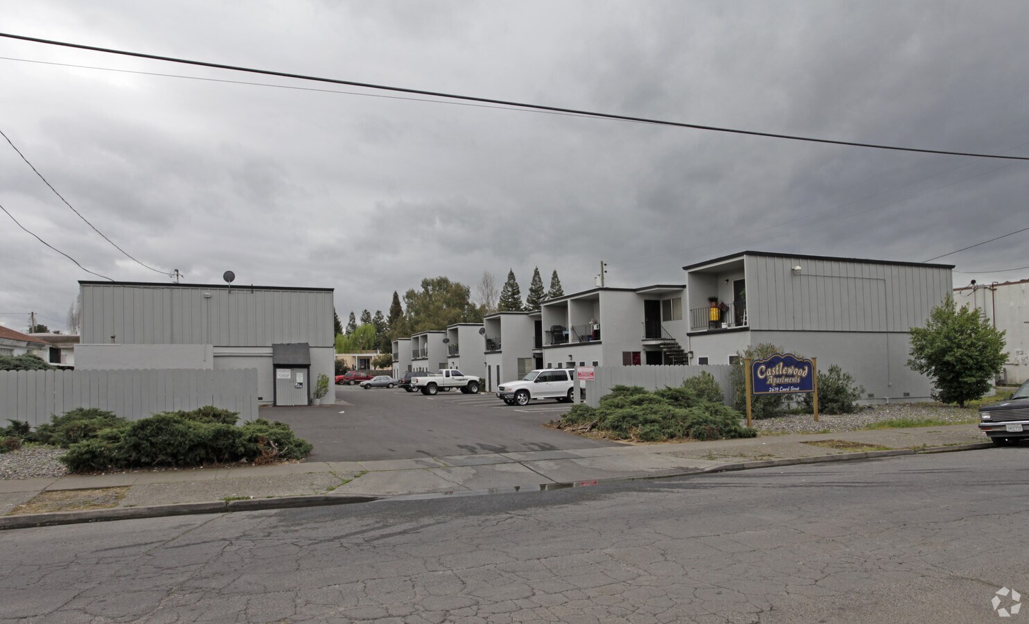 Castlewood Apartments - Castlewood Apartments