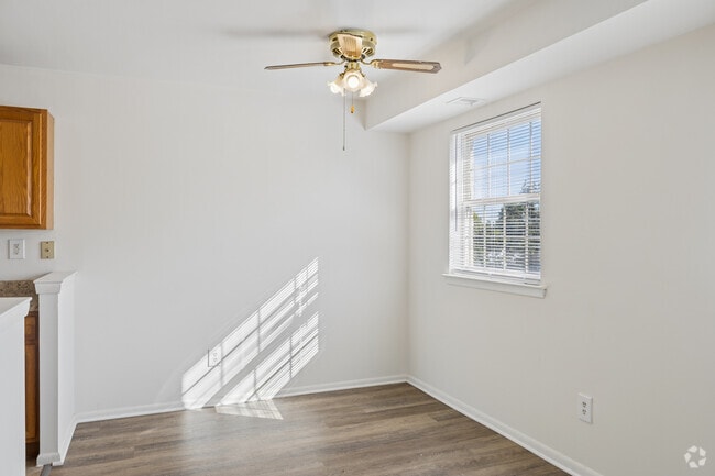 1BR, 1BA - 775SF - Dining Area - Beechwood Gardens