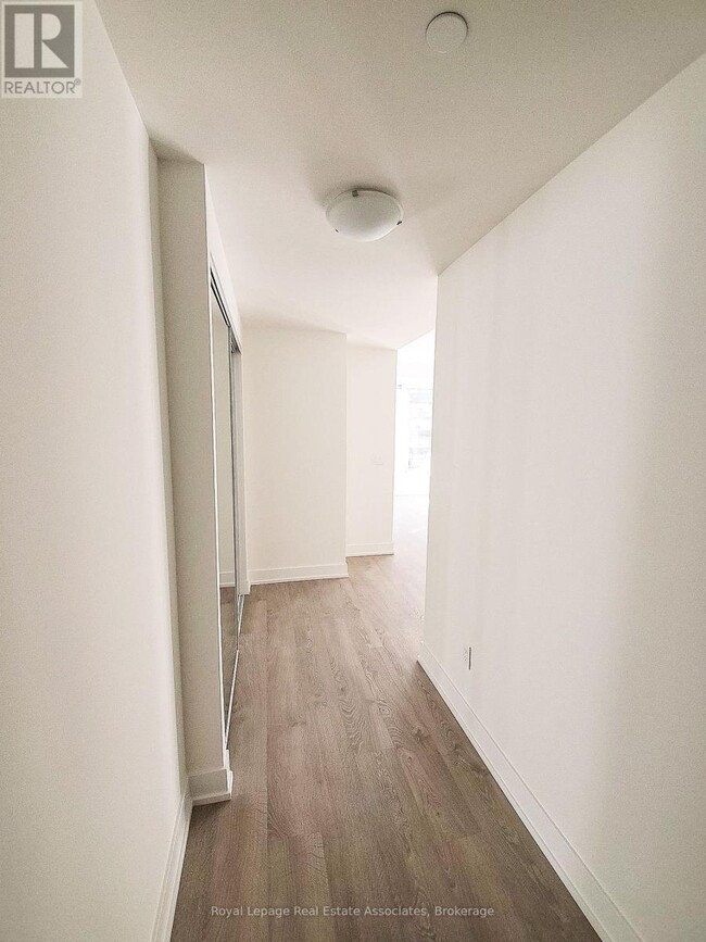 Photo - 9 Mabelle Ave Unité 1926