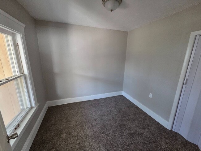 Photo - 3081 E 67th St Unidad Down