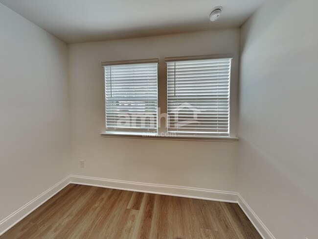 Photo - 1128 Livengood Wy