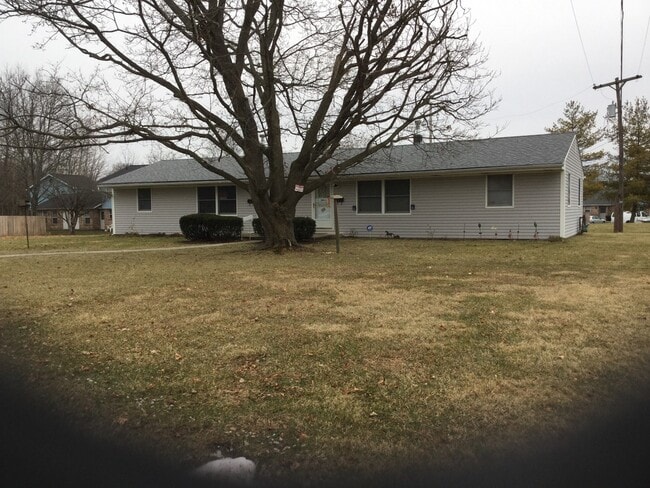 Building Photo - 441 S Chillicothe St Unit B